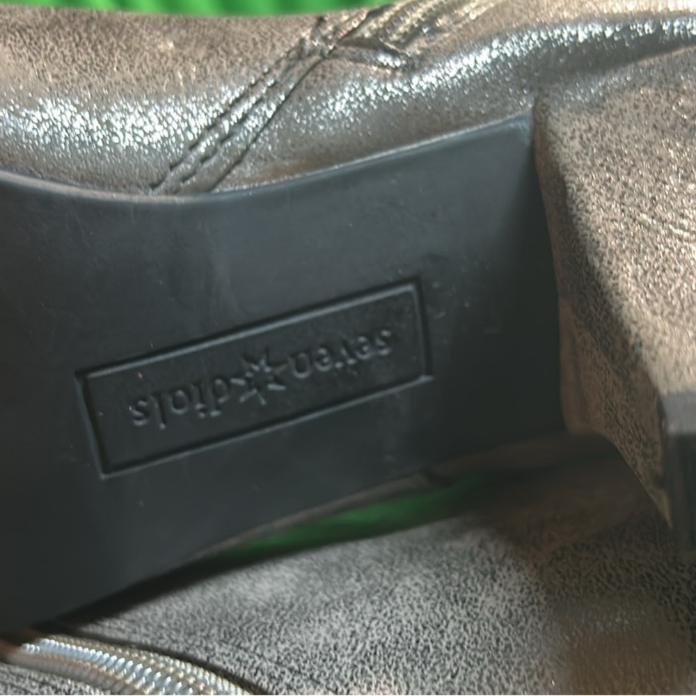 Sz8, Seven Dial, Pewter Ankle Boots, zipper type